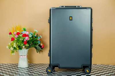 機(jī)場(chǎng)托運(yùn)行李很麻煩?為什么不試試地平線8號(hào)登機(jī)箱呢